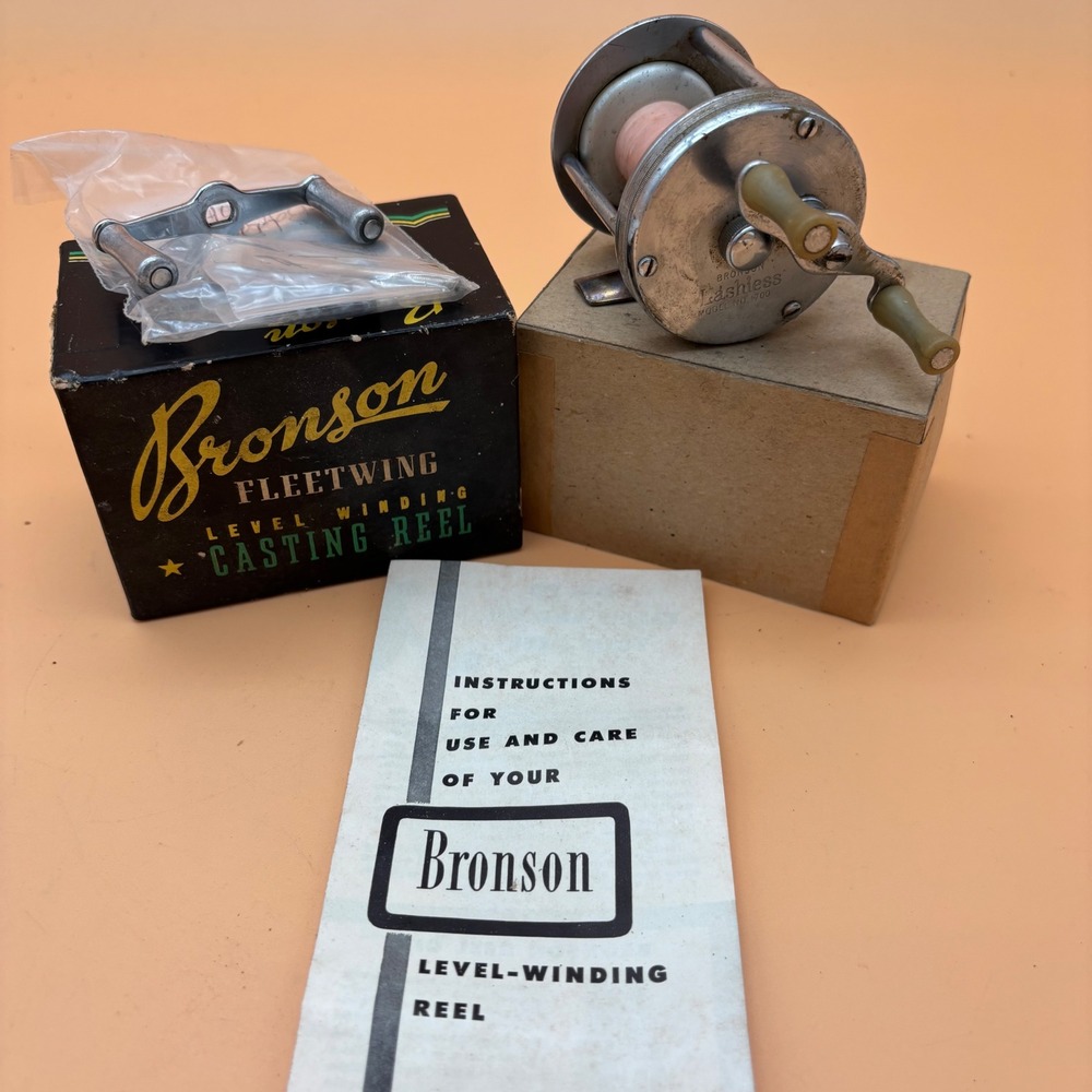Vintage Bronson Lashless 1700 Casting Reel with Fleetwing 2475 Box and Manual